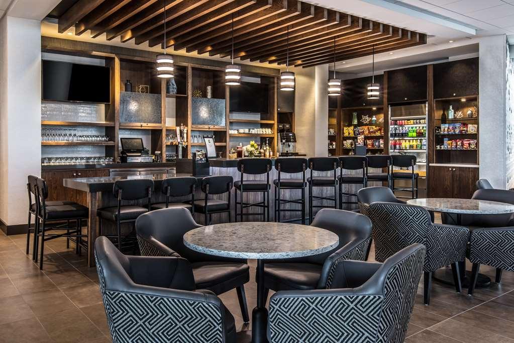 Hyatt Place Delano Restaurant photo